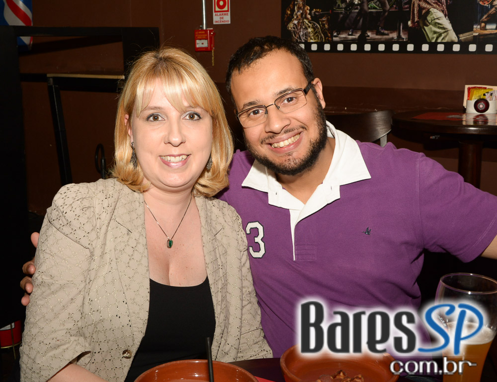 Banda Hot Rocks apresentou o melhor do rock'n'roll no palco do Gillan's Inn Banda Hot Rocks apresentou o melhor do rock'n'roll no palco do Gillan's Inn