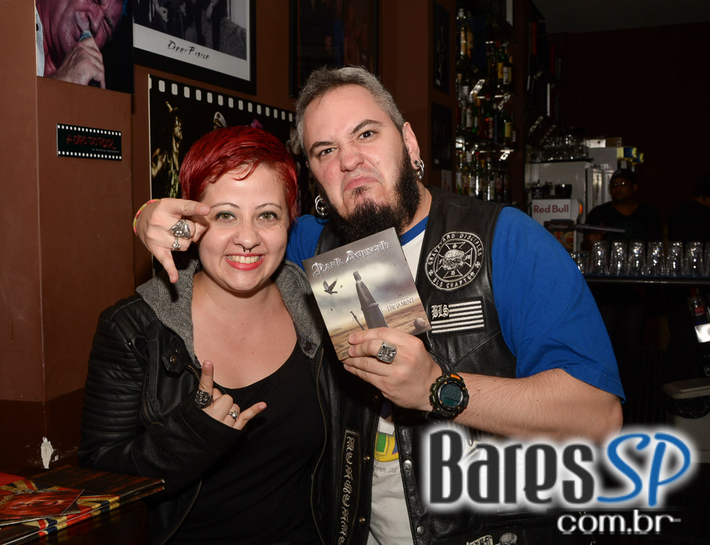 Banda Primator e Dark Avenger se apresentaram no palco do Gillan's Inn Banda Primator e Dark Avenger se apresentaram no palco do Gillan's Inn