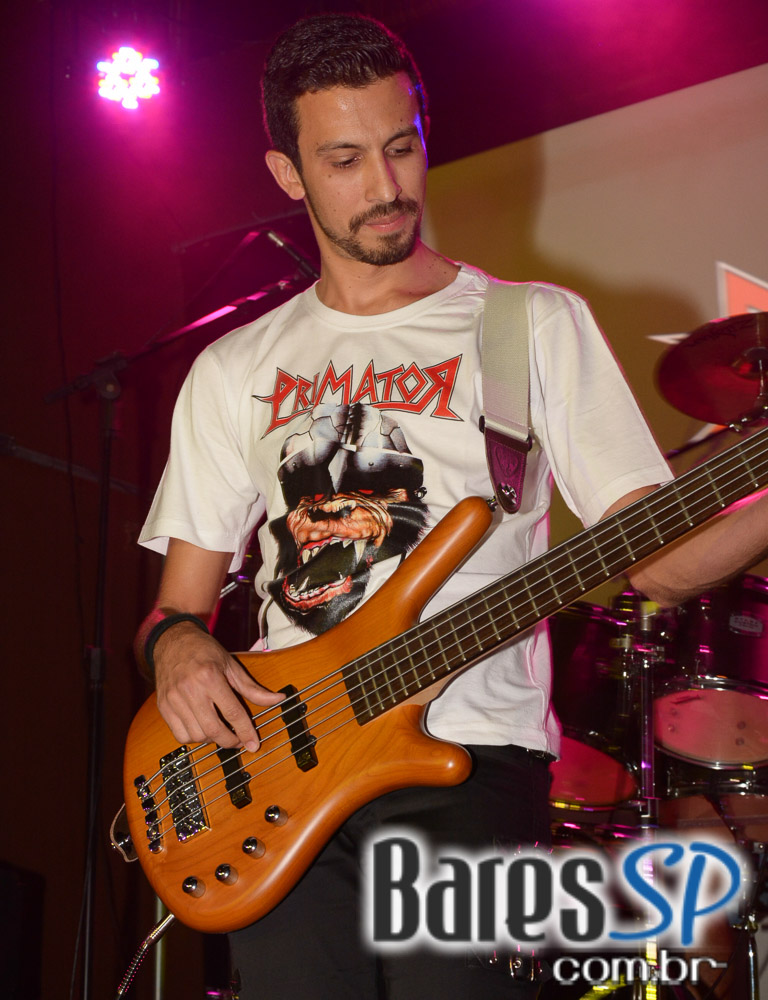 Banda Primator e Dark Avenger se apresentaram no palco do Gillan's Inn Banda Primator e Dark Avenger se apresentaram no palco do Gillan's Inn