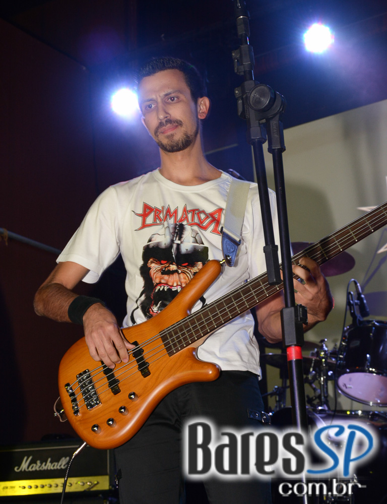Banda Primator e Dark Avenger se apresentaram no palco do Gillan's Inn Banda Primator e Dark Avenger se apresentaram no palco do Gillan's Inn