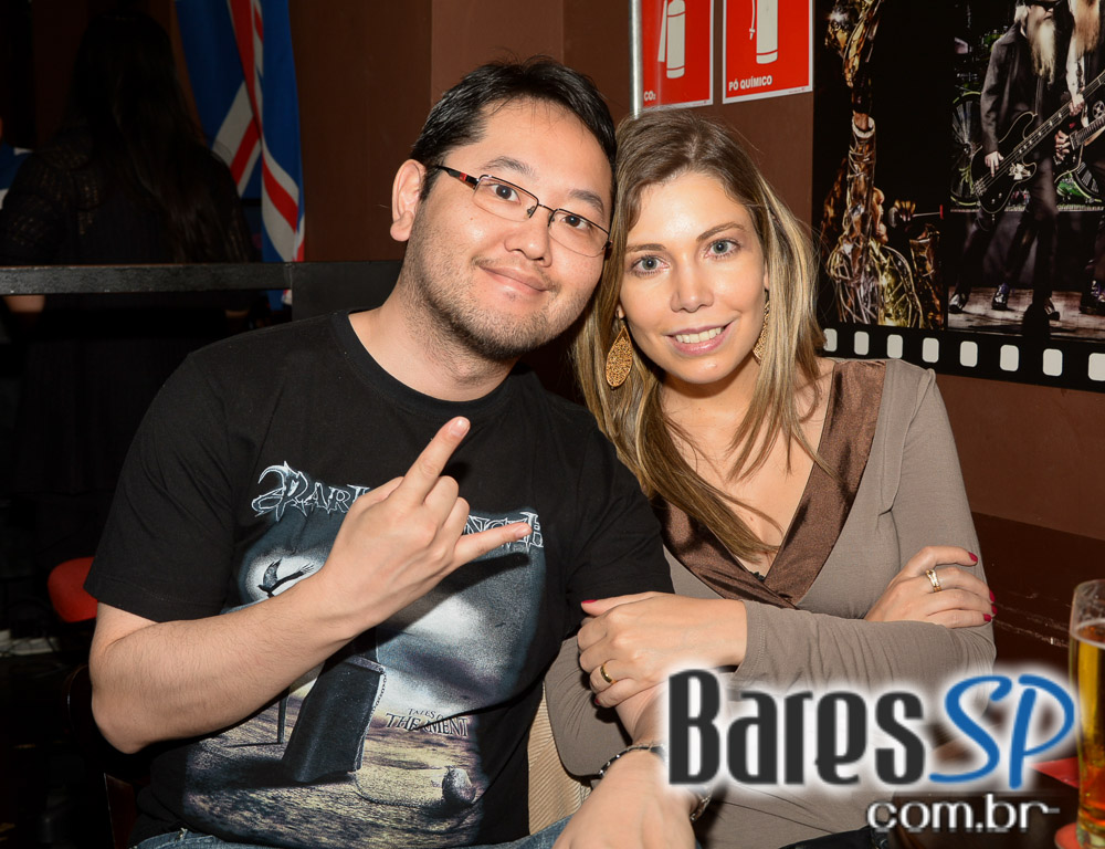 Banda Primator e Dark Avenger se apresentaram no palco do Gillan's Inn Banda Primator e Dark Avenger se apresentaram no palco do Gillan's Inn