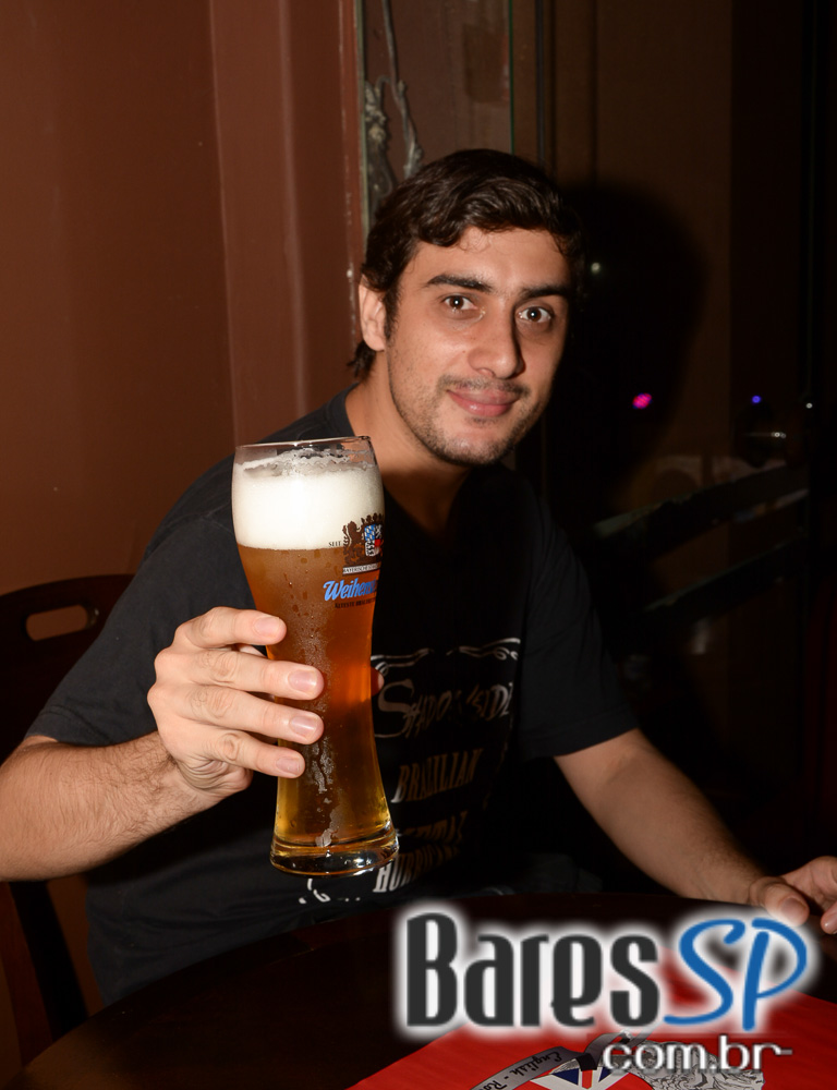 Banda Primator e Dark Avenger se apresentaram no palco do Gillan's Inn Banda Primator e Dark Avenger se apresentaram no palco do Gillan's Inn