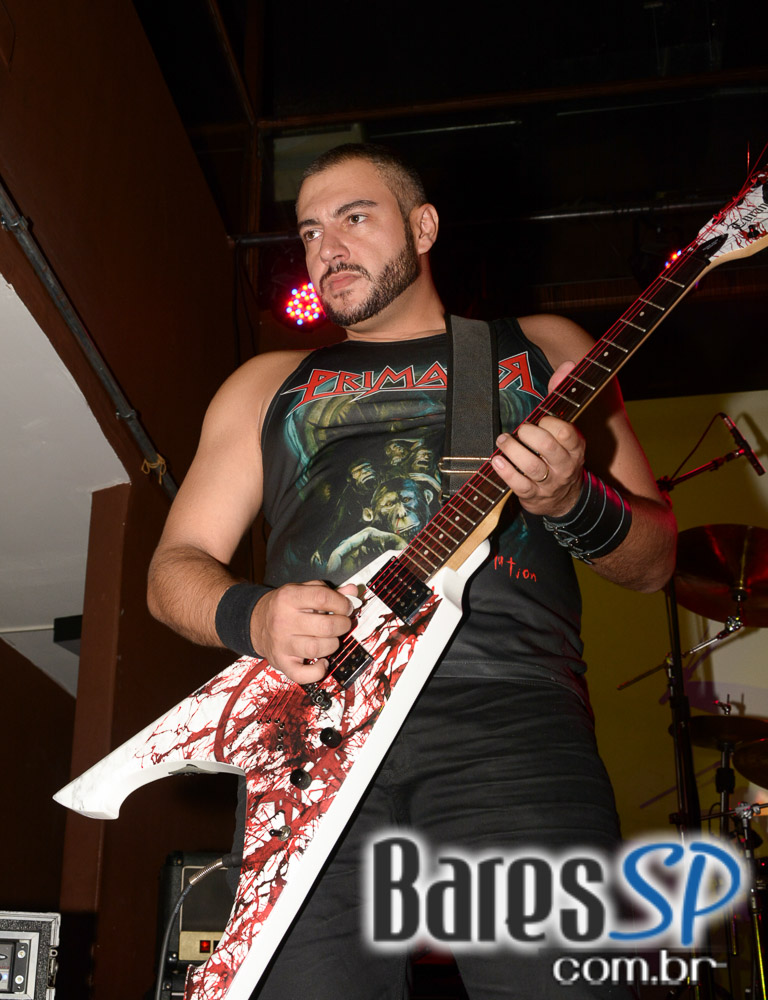 Banda Primator e Dark Avenger se apresentaram no palco do Gillan's Inn Banda Primator e Dark Avenger se apresentaram no palco do Gillan's Inn
