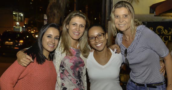 Piero Vieira animou a noite do com muito pop rock no Bar Providência