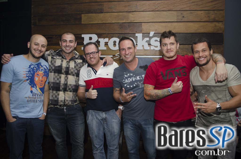 Show da Banda Jota Quest e convidados animaram a noite de quinta na Brook s Show da Banda Jota Quest e convidados animaram a noite de quinta na Brook s