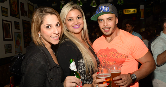 Banda Holofots animou a noite de sexta com muito pop rock no St. John's