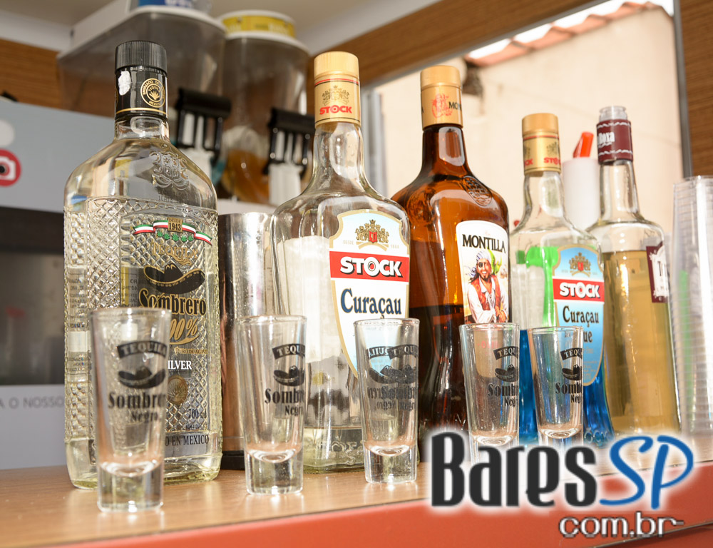 Pátio Gastronômico na zona norte com barracas e food trucks Pátio Gastronômico na zona norte com barracas e food trucks