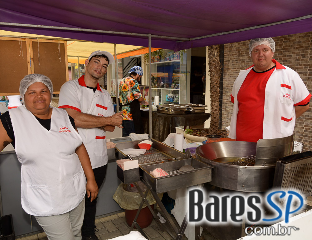 Pátio Gastronômico na zona norte com barracas e food trucks Pátio Gastronômico na zona norte com barracas e food trucks