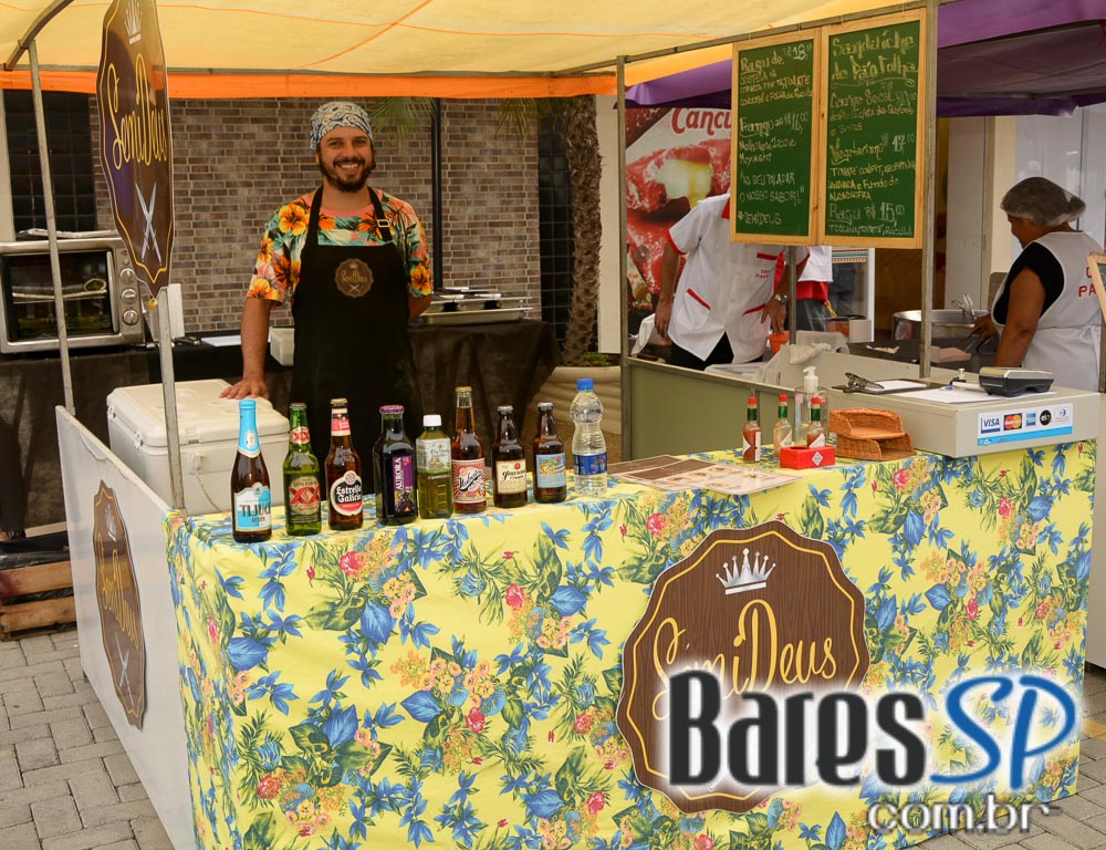 Pátio Gastronômico na zona norte com barracas e food trucks Pátio Gastronômico na zona norte com barracas e food trucks