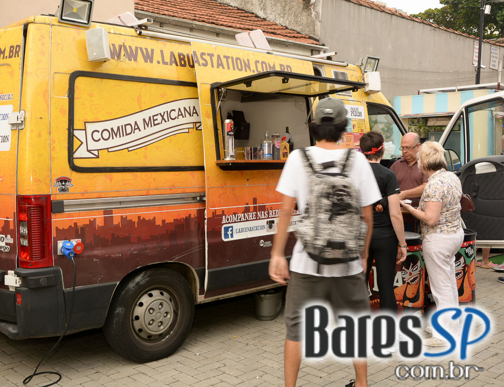 Pátio Gastronômico na zona norte com barracas e food trucks Pátio Gastronômico na zona norte com barracas e food trucks