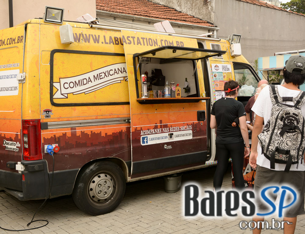 Pátio Gastronômico na zona norte com barracas e food trucks Pátio Gastronômico na zona norte com barracas e food trucks
