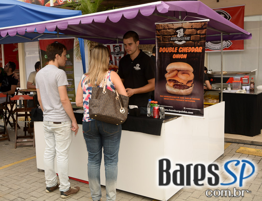 Pátio Gastronômico na zona norte com barracas e food trucks Pátio Gastronômico na zona norte com barracas e food trucks