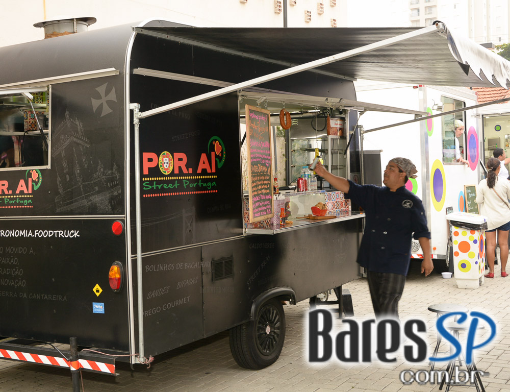 Pátio Gastronômico na zona norte com barracas e food trucks Pátio Gastronômico na zona norte com barracas e food trucks
