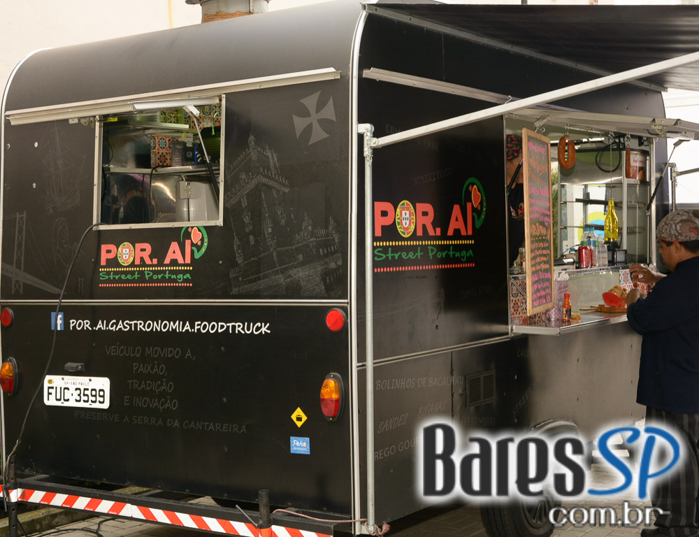 Pátio Gastronômico na zona norte com barracas e food trucks Pátio Gastronômico na zona norte com barracas e food trucks