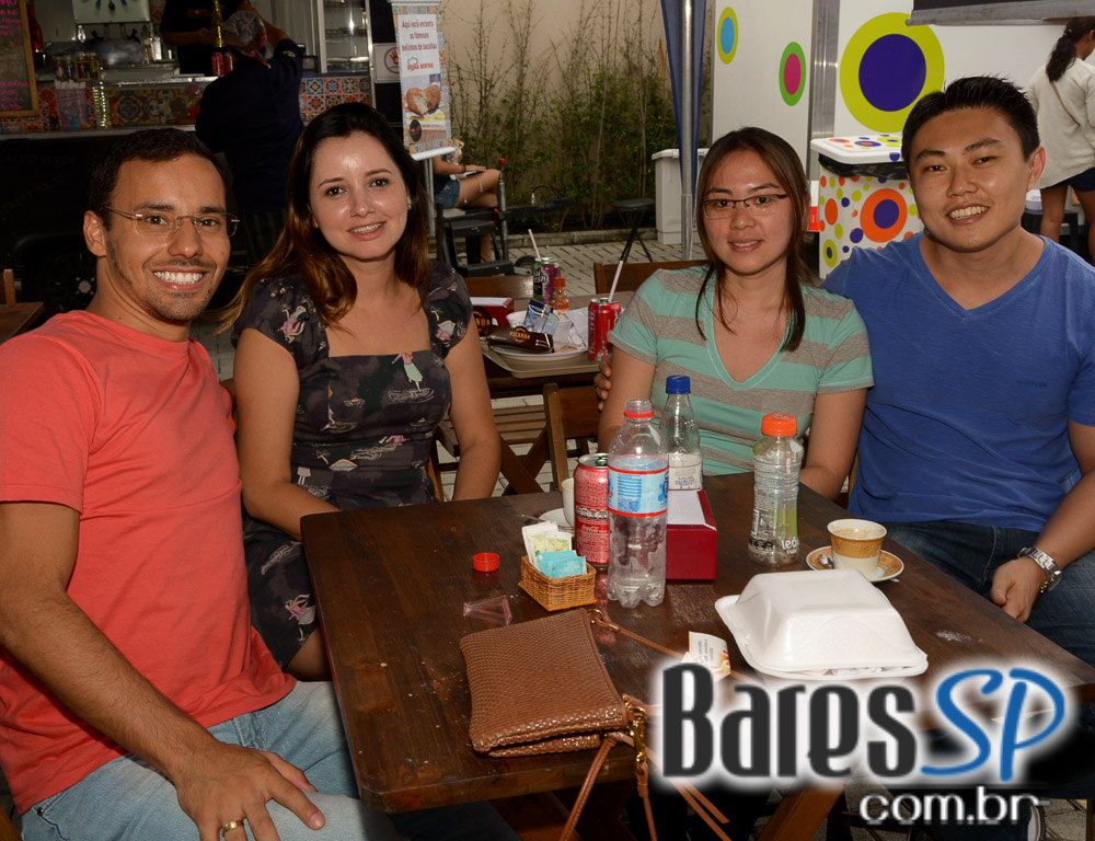 Pátio Gastronômico na zona norte com barracas e food trucks Pátio Gastronômico na zona norte com barracas e food trucks