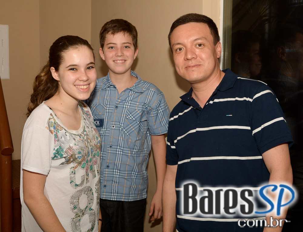 Pátio Gastronômico na zona norte com barracas e food trucks Pátio Gastronômico na zona norte com barracas e food trucks