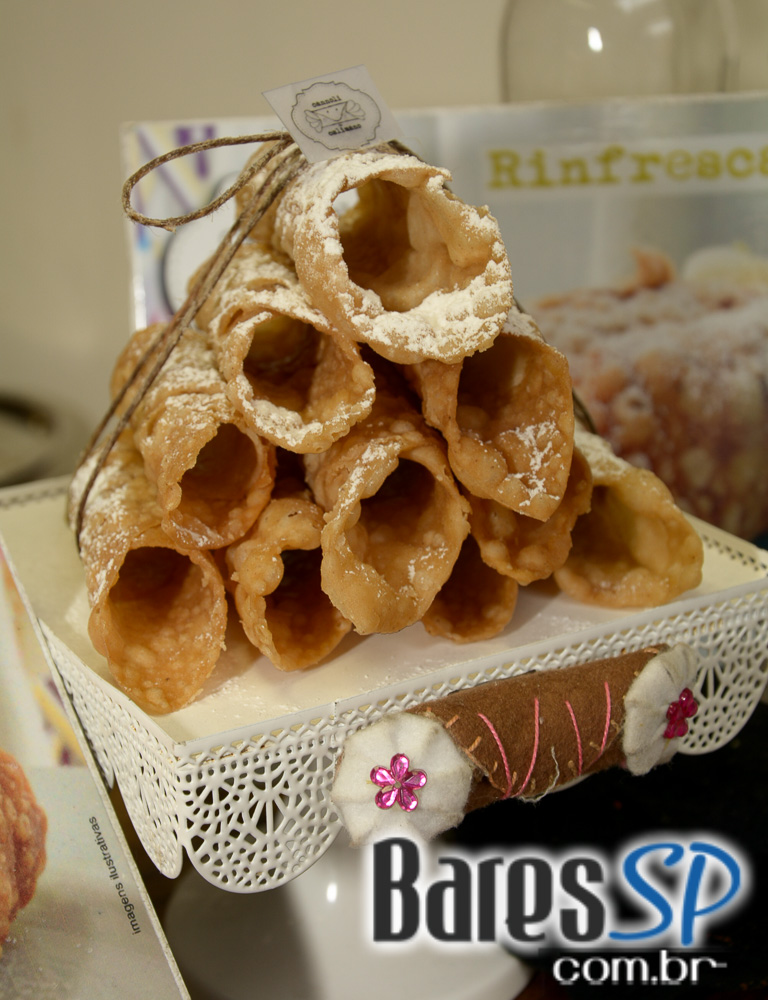 Pátio Gastronômico na zona norte com barracas e food trucks Pátio Gastronômico na zona norte com barracas e food trucks