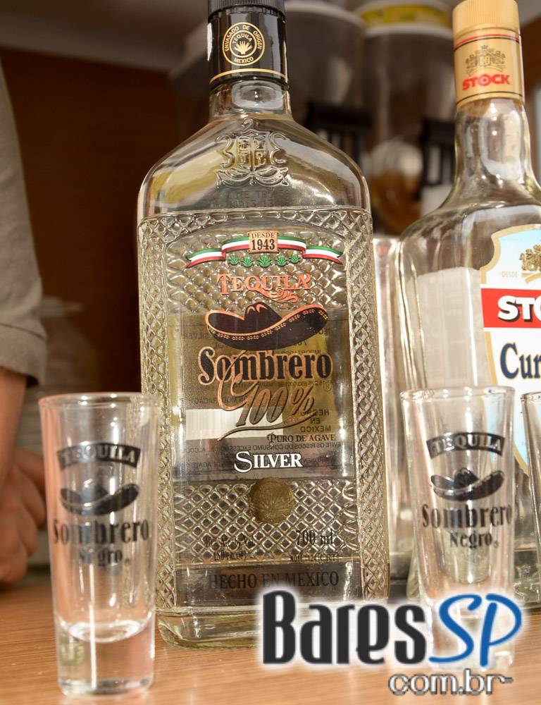 Pátio Gastronômico na zona norte com barracas e food trucks Pátio Gastronômico na zona norte com barracas e food trucks