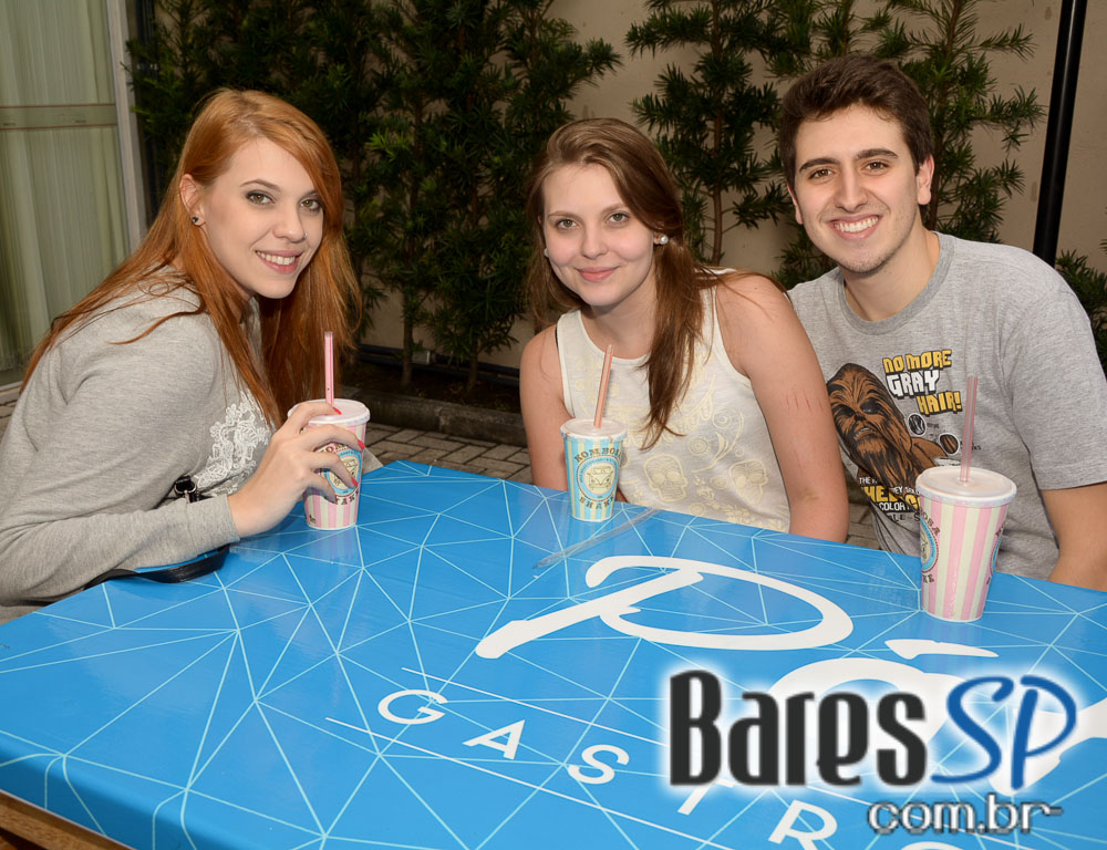 Pátio Gastronômico na zona norte com barracas e food trucks Pátio Gastronômico na zona norte com barracas e food trucks