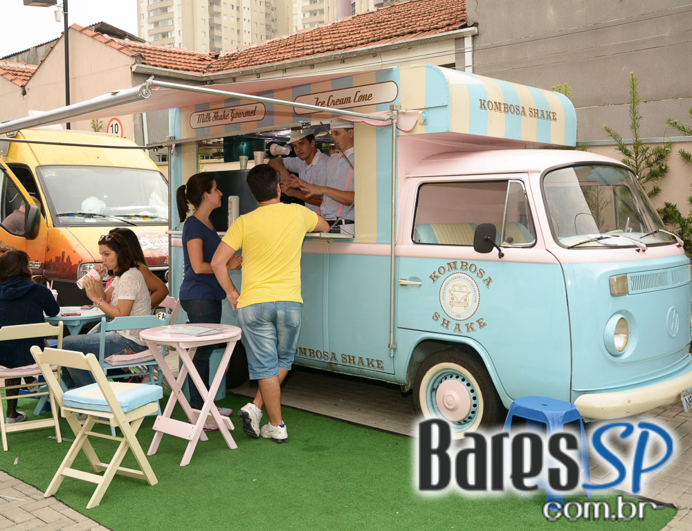 Pátio Gastronômico na zona norte com barracas e food trucks Pátio Gastronômico na zona norte com barracas e food trucks