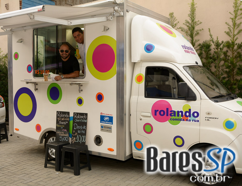 Pátio Gastronômico na zona norte com barracas e food trucks Pátio Gastronômico na zona norte com barracas e food trucks