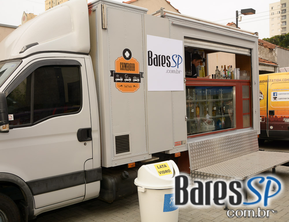 Pátio Gastronômico na zona norte com barracas e food trucks Pátio Gastronômico na zona norte com barracas e food trucks