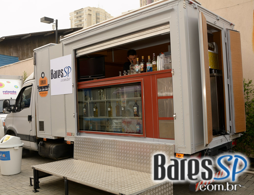 Pátio Gastronômico na zona norte com barracas e food trucks Pátio Gastronômico na zona norte com barracas e food trucks