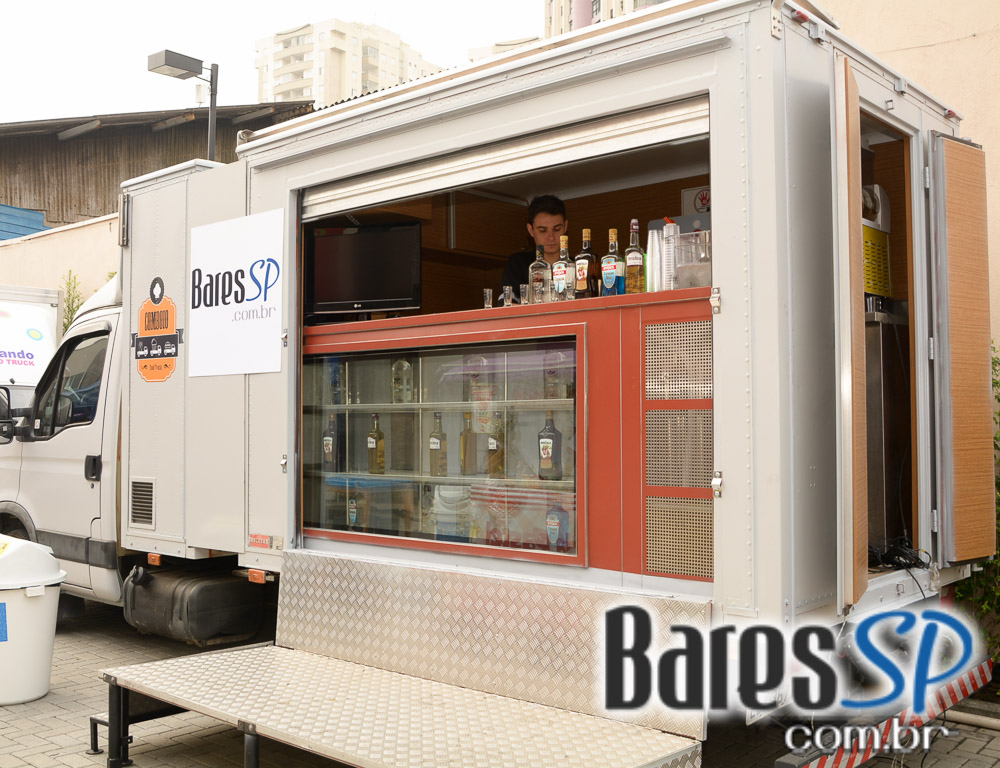 Pátio Gastronômico na zona norte com barracas e food trucks Pátio Gastronômico na zona norte com barracas e food trucks