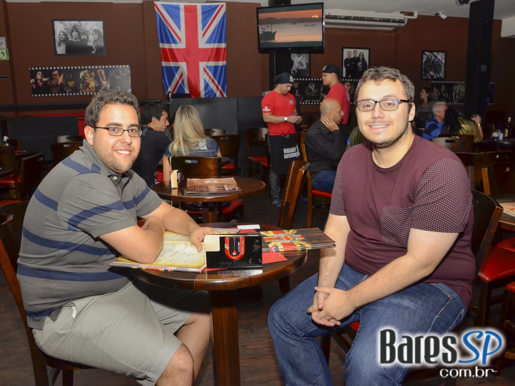 Gillan's Inn recebeu a banda Zabomba que animou a noite de sábado Gillan's Inn recebeu a banda Zabomba que animou a noite de sábado