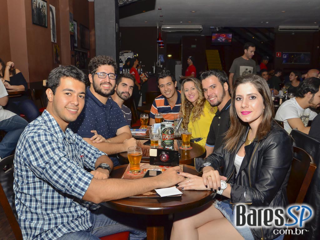 Gillan's Inn recebeu a banda Zabomba que animou a noite de sábado Gillan's Inn recebeu a banda Zabomba que animou a noite de sábado