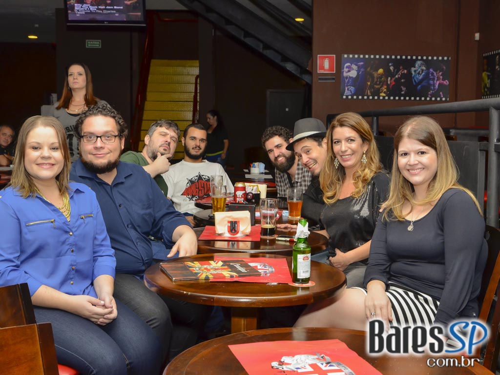 Gillan's Inn recebeu a banda Zabomba que animou a noite de sábado Gillan's Inn recebeu a banda Zabomba que animou a noite de sábado