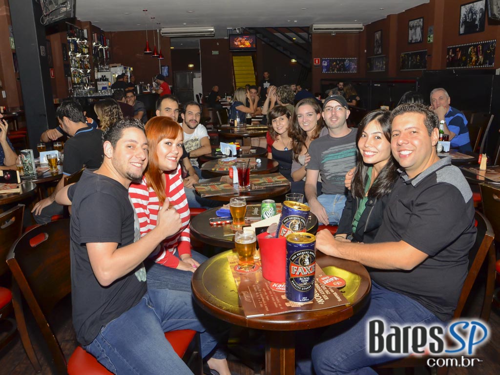 Gillan's Inn recebeu a banda Zabomba que animou a noite de sábado Gillan's Inn recebeu a banda Zabomba que animou a noite de sábado