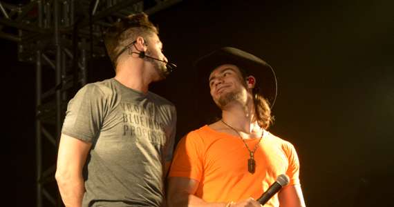 Festa de inauguração da Fabrica Mix com show da dulpla Munhoz & Mariano