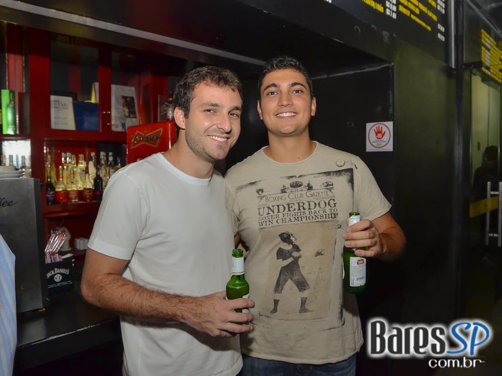 Banda Aliados se apresentou sexta-feira no Na Mata Café com muito hard core Banda Aliados se apresentou sexta-feira no Na Mata Café com muito hard core