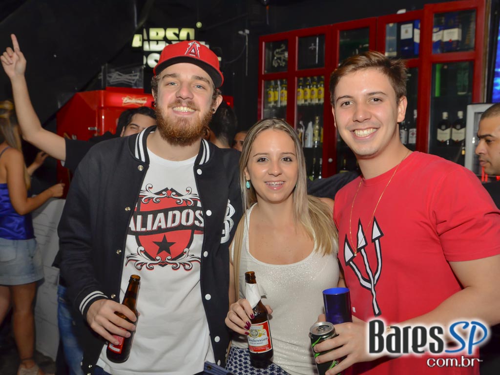 Banda Aliados se apresentou sexta-feira no Na Mata Café com muito hard core Banda Aliados se apresentou sexta-feira no Na Mata Café com muito hard core