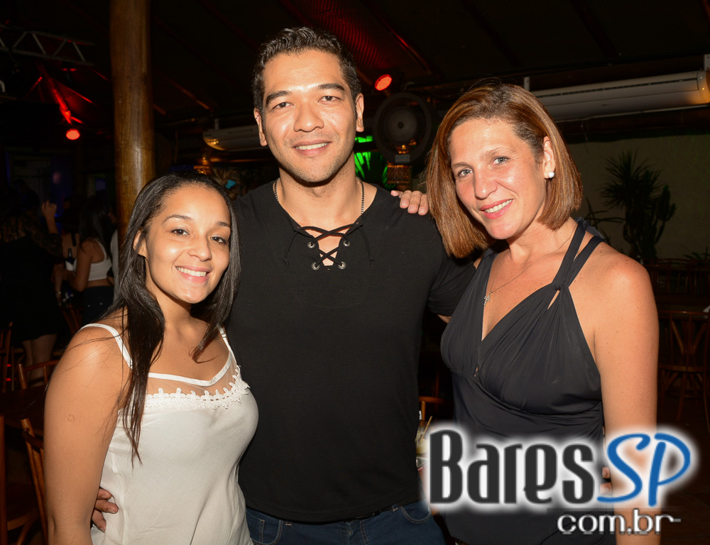 Show do Grupo Façanha e Samba Certo agitaram o Lucena Bar Show do Grupo Façanha e Samba Certo agitaram o Lucena Bar