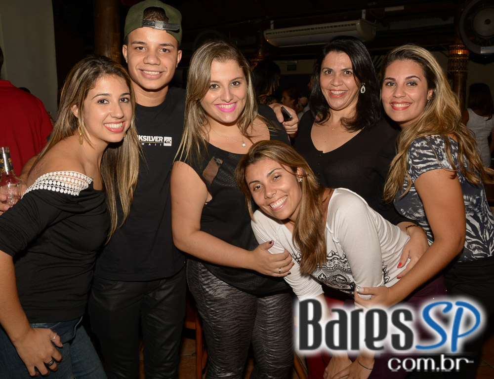 Show do Grupo Façanha e Samba Certo agitaram o Lucena Bar Show do Grupo Façanha e Samba Certo agitaram o Lucena Bar