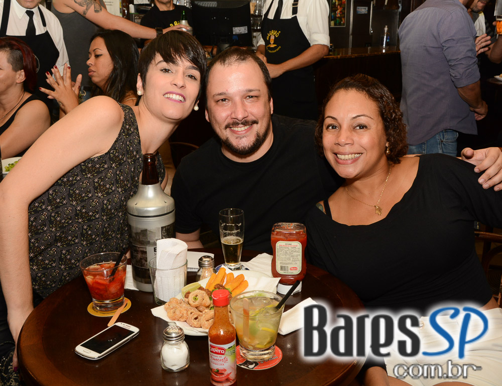 Fabrini e Banda animaram a noite com muito sertanejo no Bar Birô Fabrini e Banda animaram a noite com muito sertanejo no Bar Birô