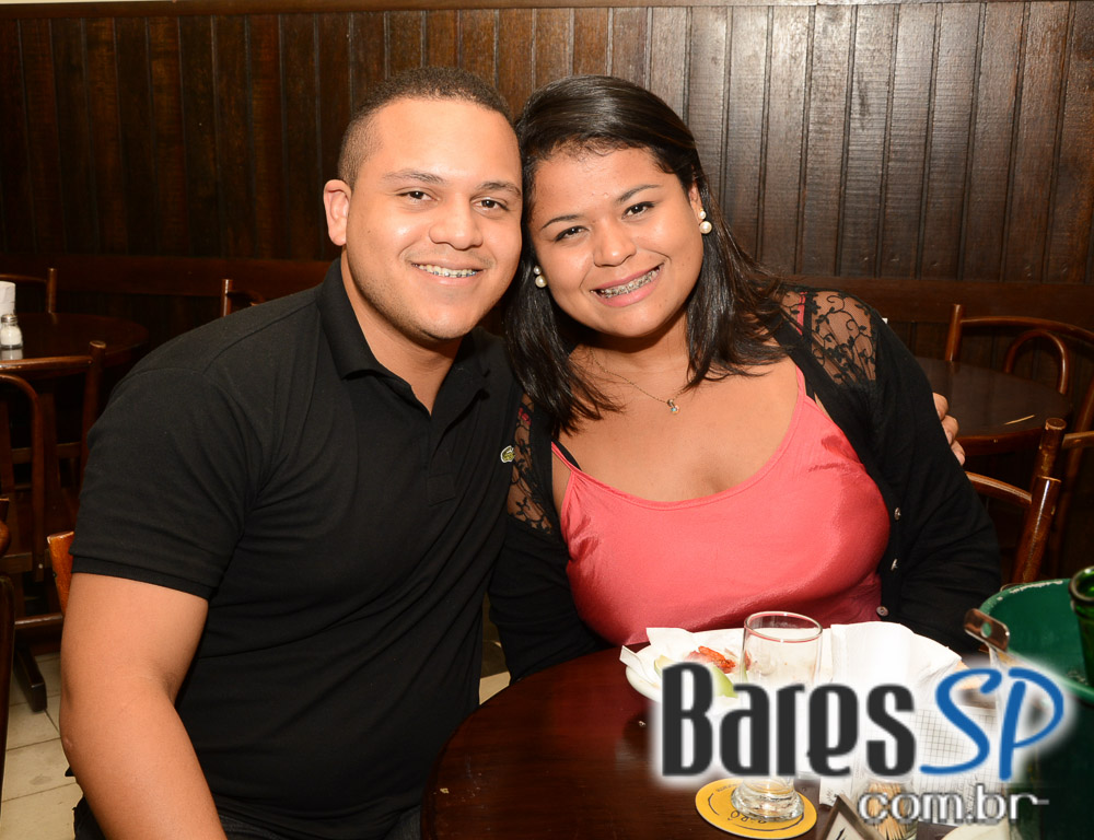 Fabrini e Banda animaram a noite com muito sertanejo no Bar Birô Fabrini e Banda animaram a noite com muito sertanejo no Bar Birô