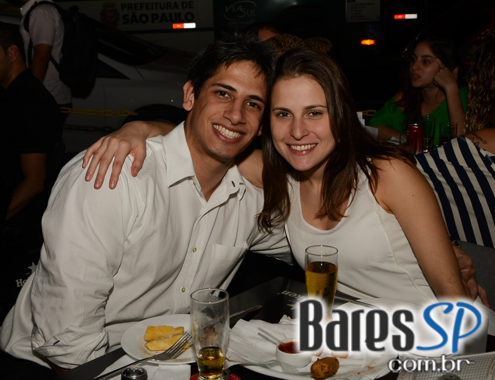 Fabrini e Banda animaram a noite com muito sertanejo no Bar Birô Fabrini e Banda animaram a noite com muito sertanejo no Bar Birô