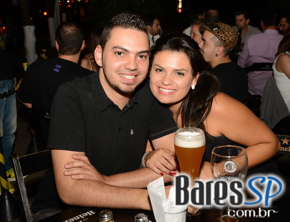 Fabrini e Banda animaram a noite com muito sertanejo no Bar Birô Fabrini e Banda animaram a noite com muito sertanejo no Bar Birô