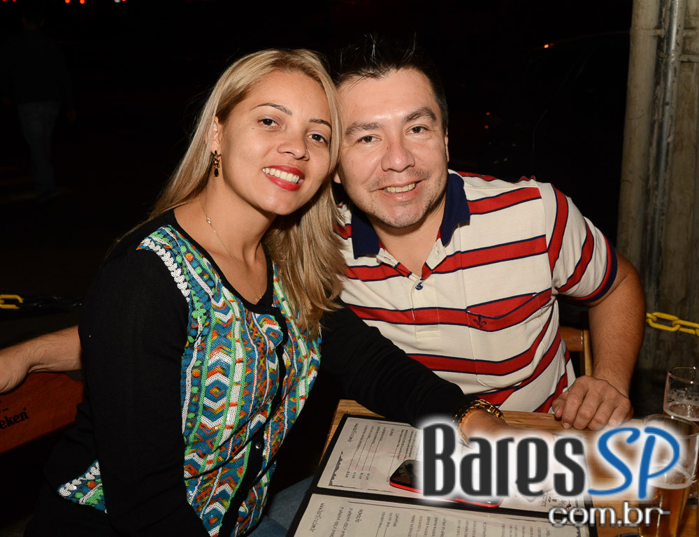 Fabrini e Banda animaram a noite com muito sertanejo no Bar Birô Fabrini e Banda animaram a noite com muito sertanejo no Bar Birô