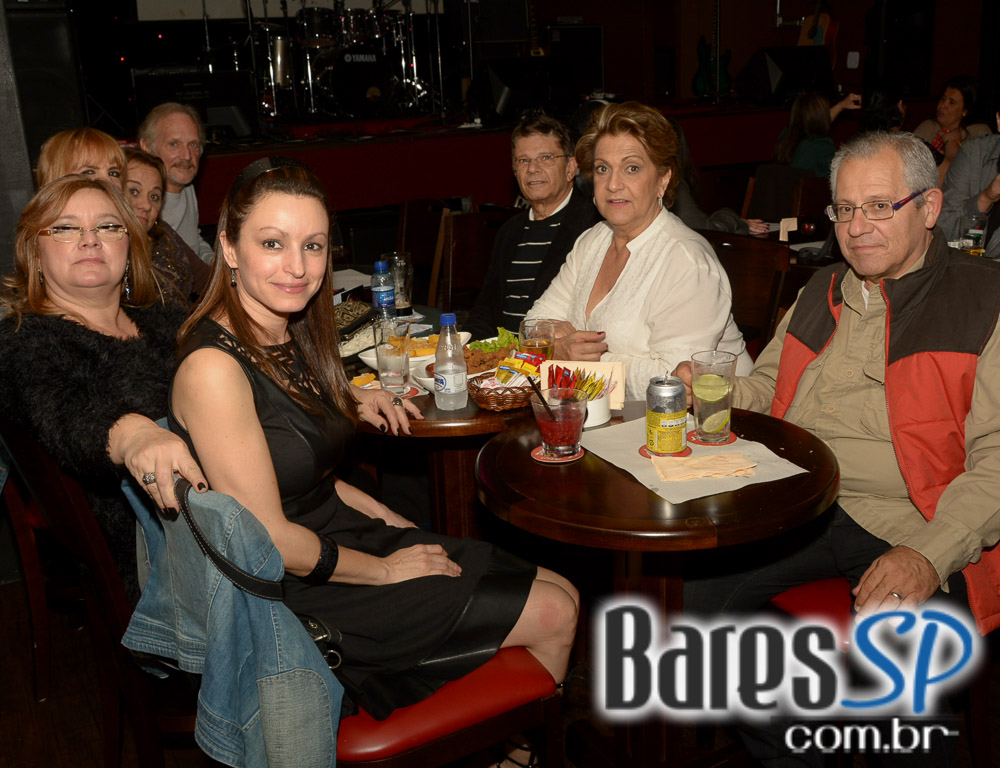 Banda HardStuff comandou a noite com muito rock no Gillan's Inn Banda HardStuff comandou a noite com muito rock no Gillan's Inn