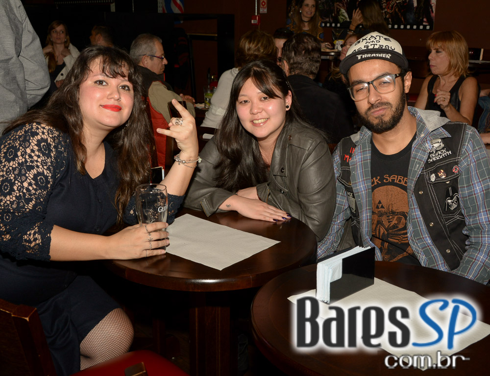 Banda HardStuff comandou a noite com muito rock no Gillan's Inn Banda HardStuff comandou a noite com muito rock no Gillan's Inn