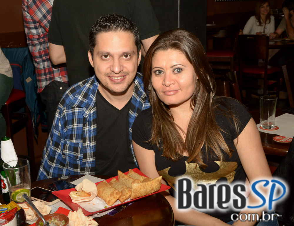 Banda HardStuff comandou a noite com muito rock no Gillan's Inn Banda HardStuff comandou a noite com muito rock no Gillan's Inn