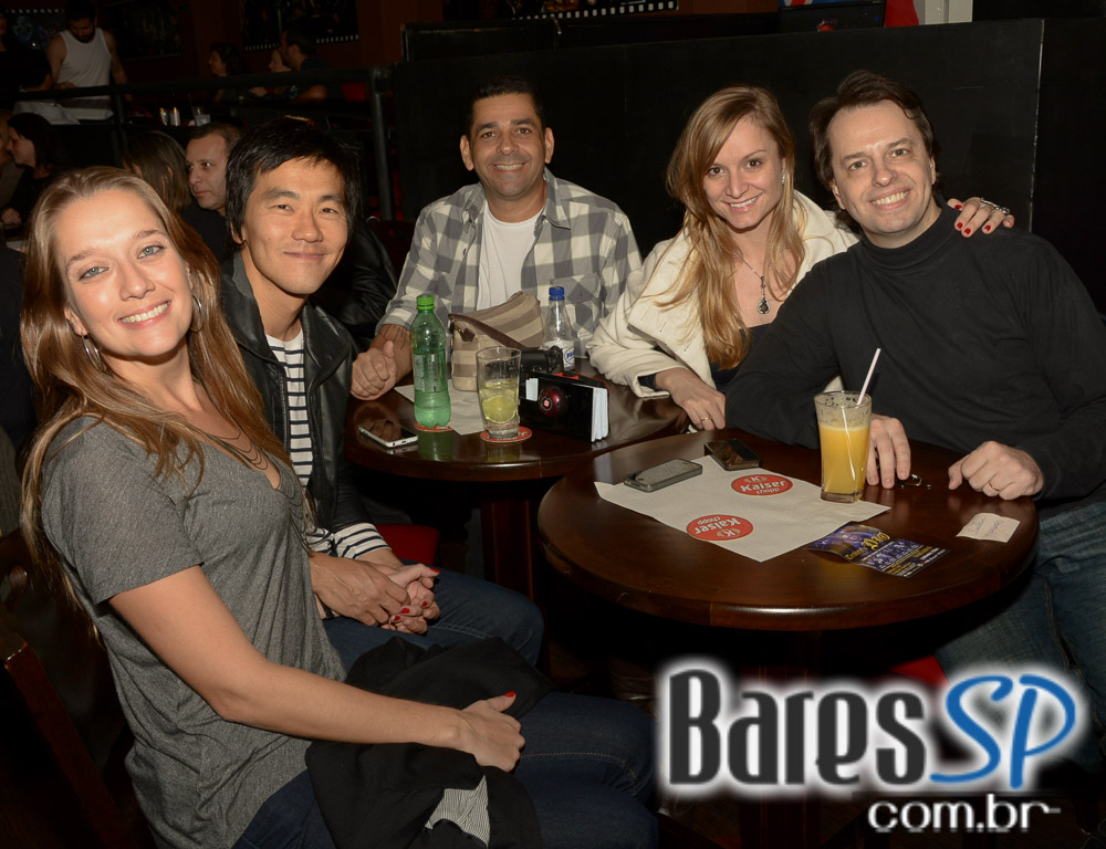 Banda HardStuff comandou a noite com muito rock no Gillan's Inn Banda HardStuff comandou a noite com muito rock no Gillan's Inn