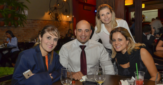 Happy hour com variedade de petiscos e bebidas no cardápio do Genuíno Bar