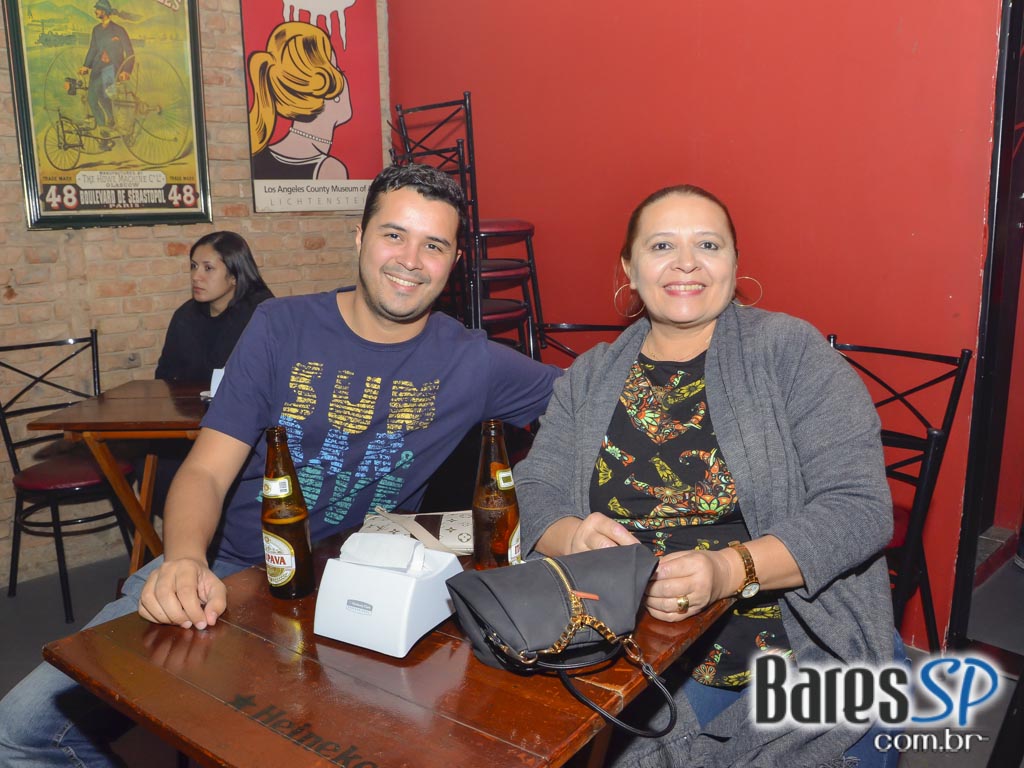 Comemoração de 1 do B Music Bar com show de Pink Floyd Cover Comemoração de 1 do B Music Bar com show de Pink Floyd Cover