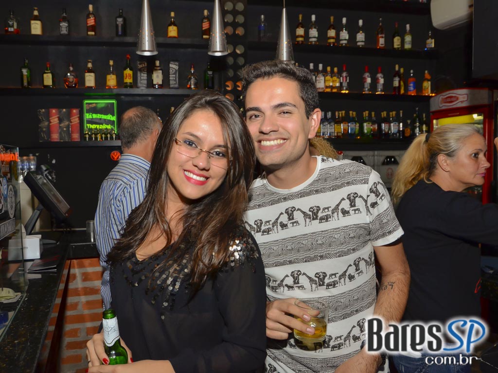 Comemoração de 1 do B Music Bar com show de Pink Floyd Cover Comemoração de 1 do B Music Bar com show de Pink Floyd Cover