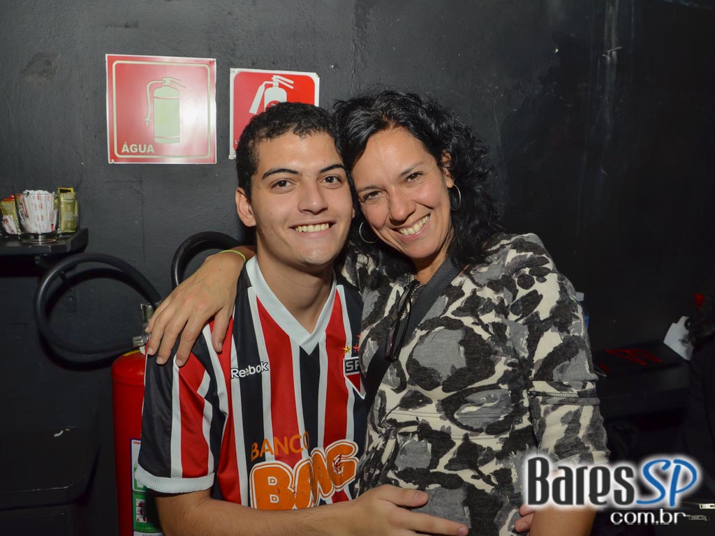 Comemoração de 1 do B Music Bar com show de Pink Floyd Cover Comemoração de 1 do B Music Bar com show de Pink Floyd Cover